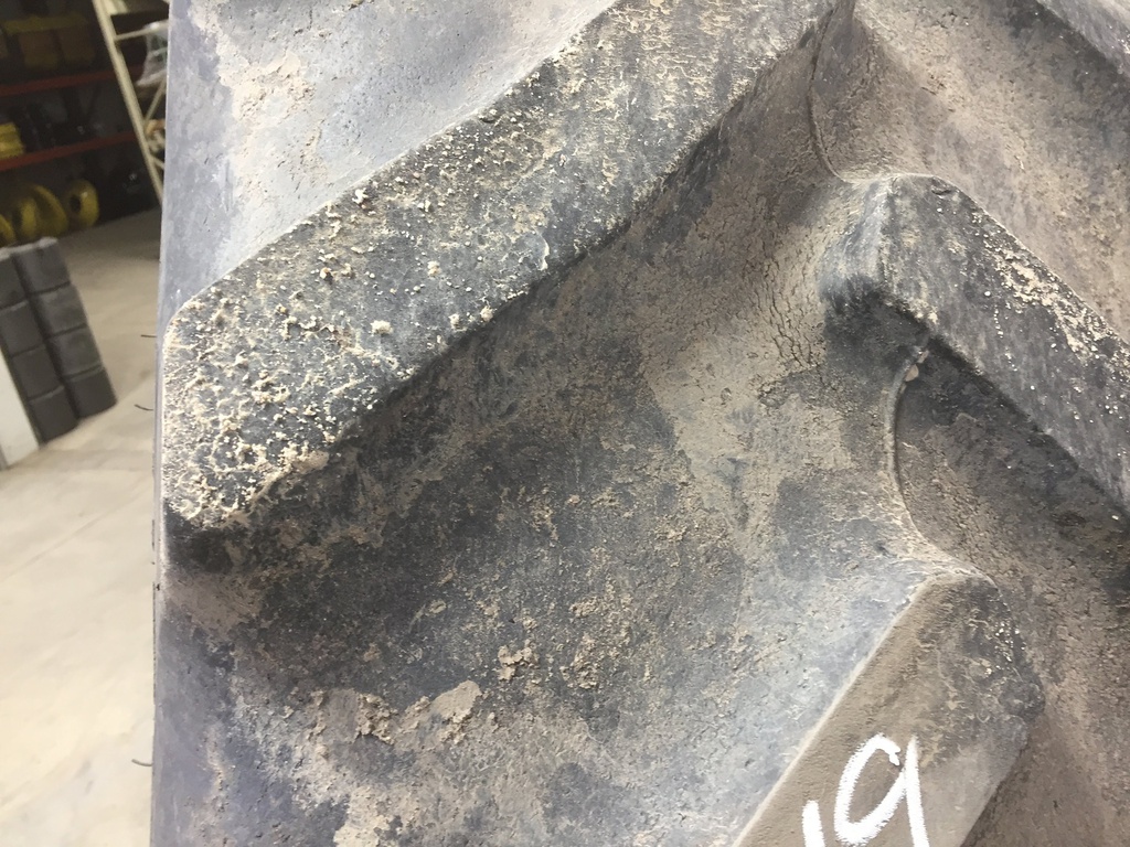 480/80R50 Goodyear Farm DT800 Super Traction R-1W on Case IH Silver Mist 10-Hole Formed Plate W/Weight Holes 60%