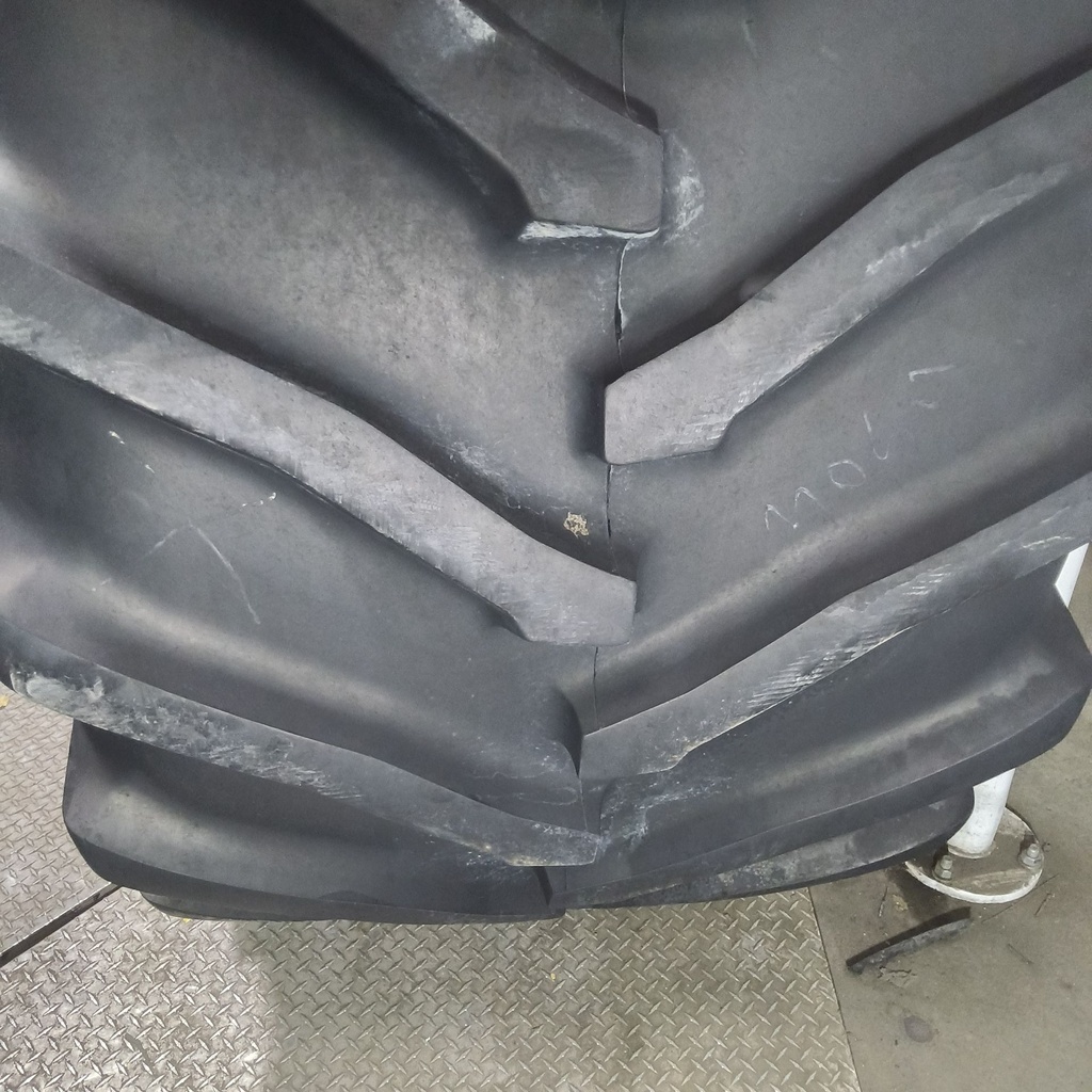 LSW1100/45R46 Goodyear Farm DT930 R-1W 181D 85%
