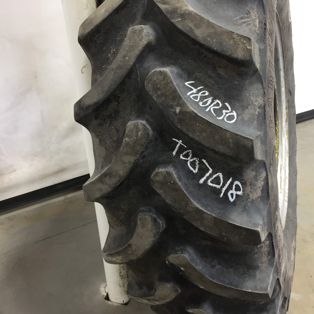 480/70R30 Firestone Radial All Traction DT R-1W on Case IH Silver Mist/Black 12-Hole Waffle Wheel (Groups of 2 bolts) 75%