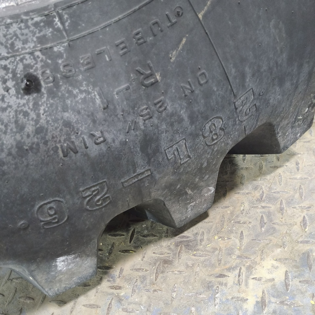 28L-26 Firestone Super All Traction 23 R-1 F (12 Ply), 80%