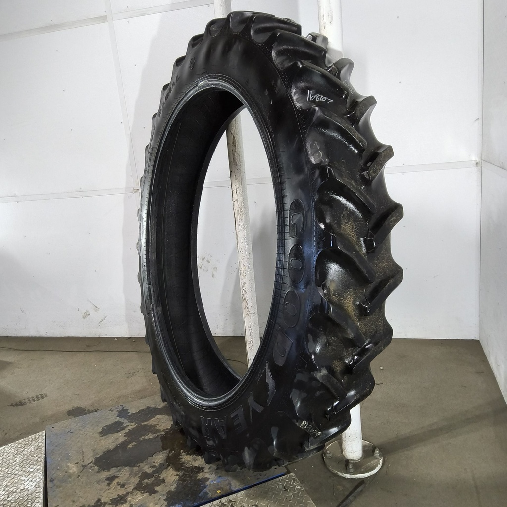 320/105R54 Goodyear Farm DT800 Super Traction R-1W 163A8 75%