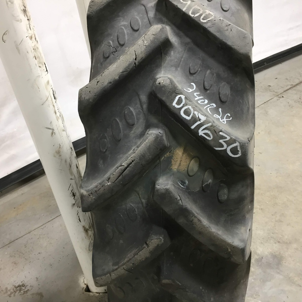 340/85R28 BKT Tires Agrimax RT 855 R-1W 127 A8 65%