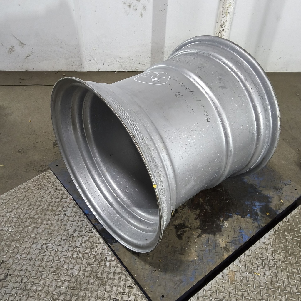 25"W x 26"D, Case IH Silver Mist 10-Hole Flat Plate , -4.88" Offset