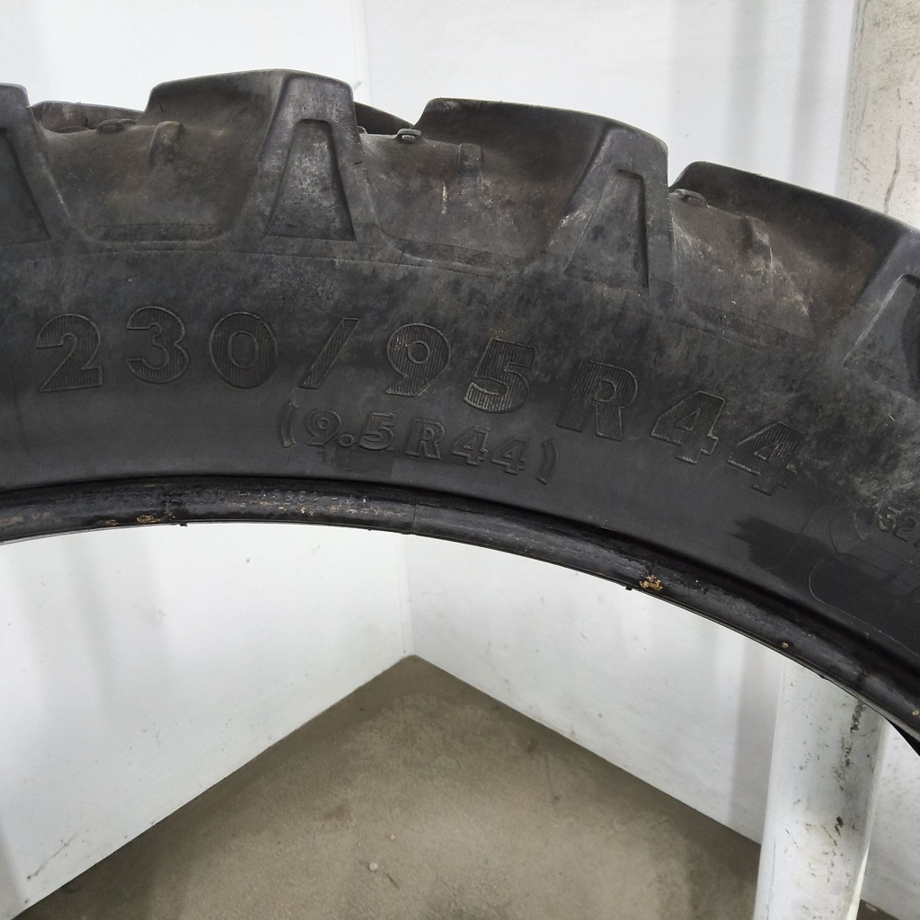 230/95R44 Kleber Super 3 R-1W 132B 70%