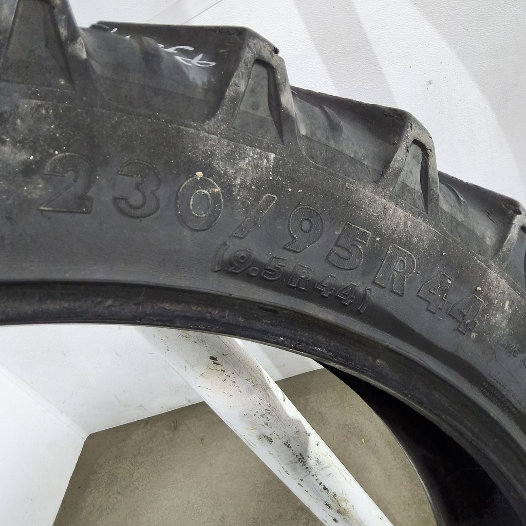 230/95R44 Kleber Super 3 R-1W 132B 55%