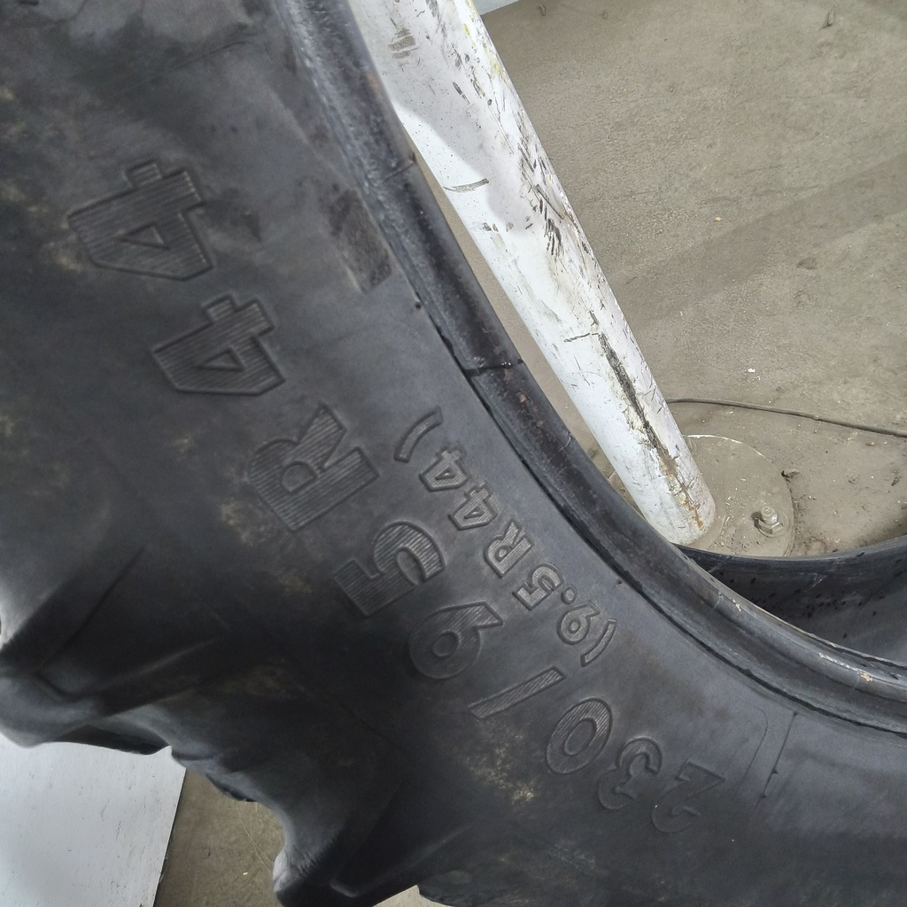 230/95R44 Kleber Super 3 R-1W 132B 45%