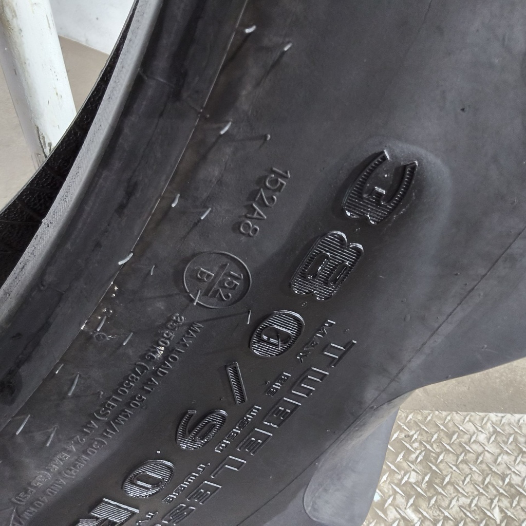 380/90R54 Goodyear Farm DT800 Super Traction R-1W 152B 60%