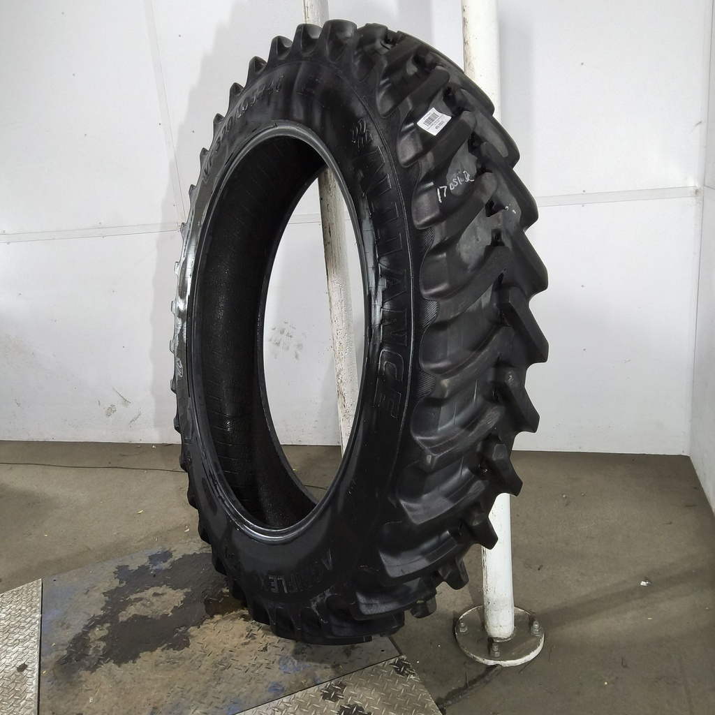 VF320/105R46 Alliance Agriflex+ 354 R-1W 172D 85%