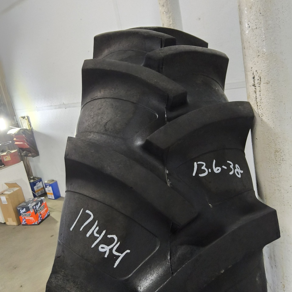13.6-38 Armstrong Hi Power Lug R-1 C (6 Ply), 85%