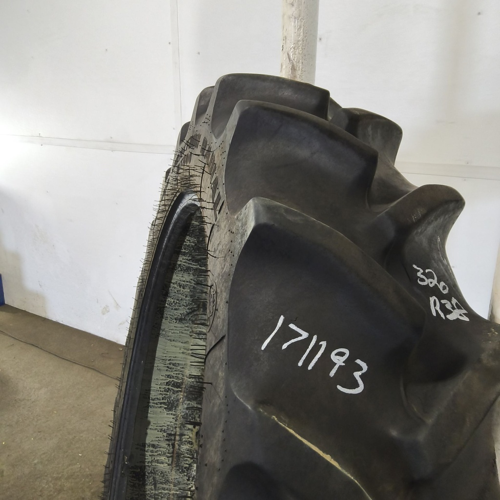 320/85R38 Goodyear Farm DT800 Super Traction R-1W 143A8 80%