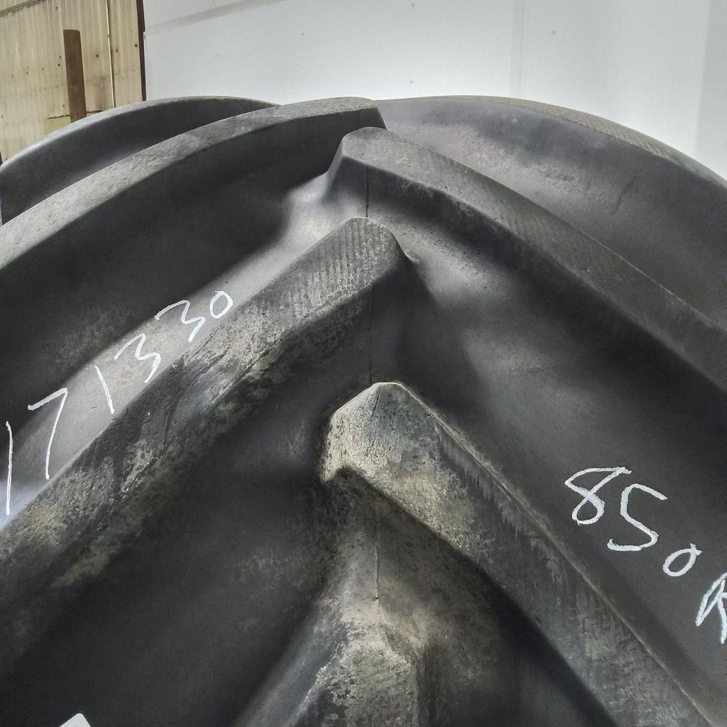 LSW850/55R30 Goodyear Farm Custom Flo Grip R-2 186B 75%
