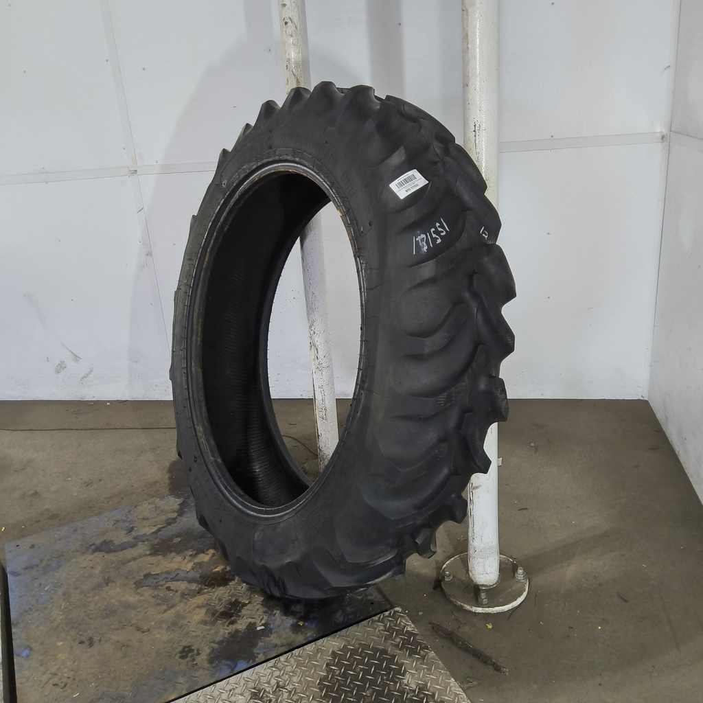 12.4-38 Goodyear Farm Dyna Torque III R-1 G (14 Ply), 80%