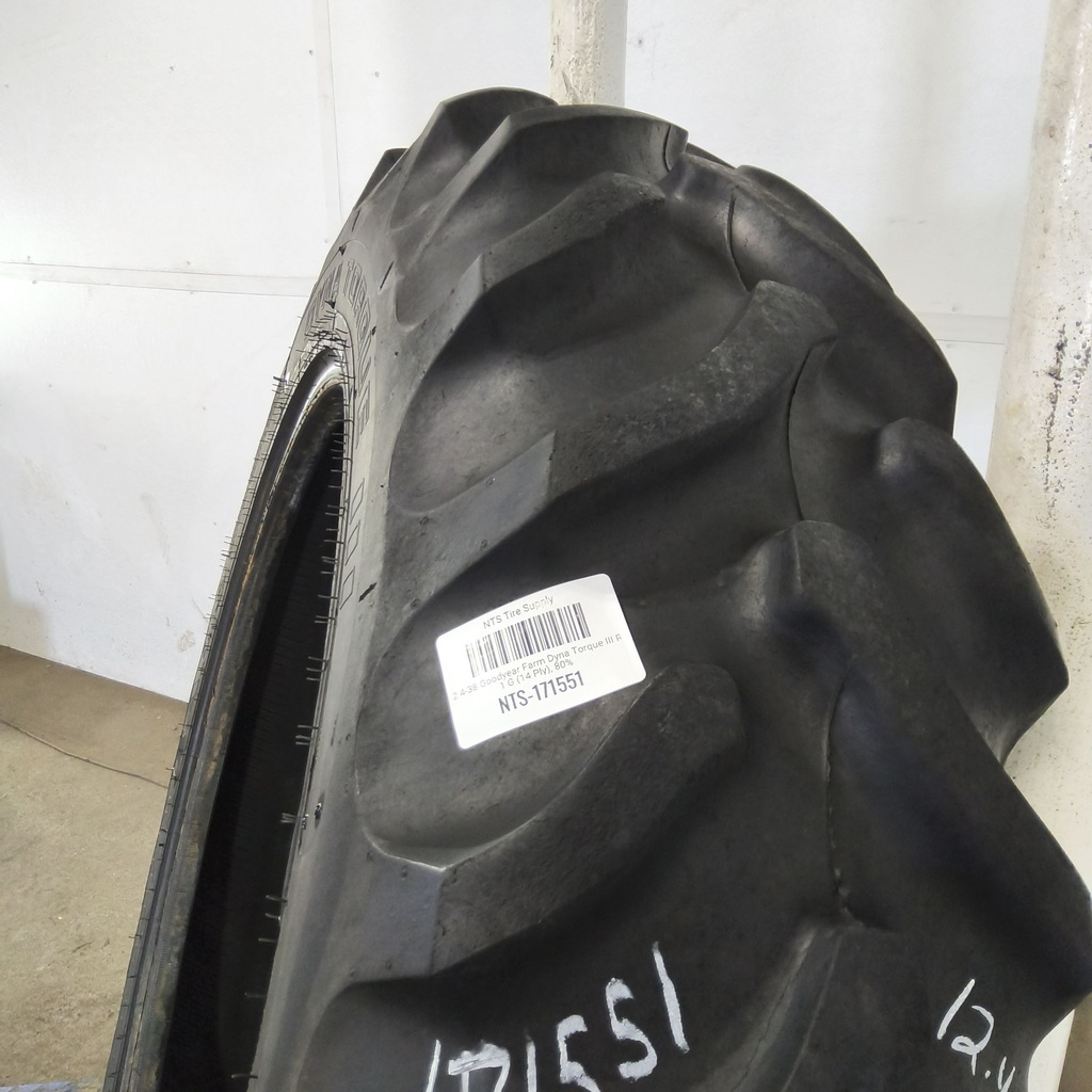 12.4-38 Goodyear Farm Dyna Torque III R-1 G (14 Ply), 80%