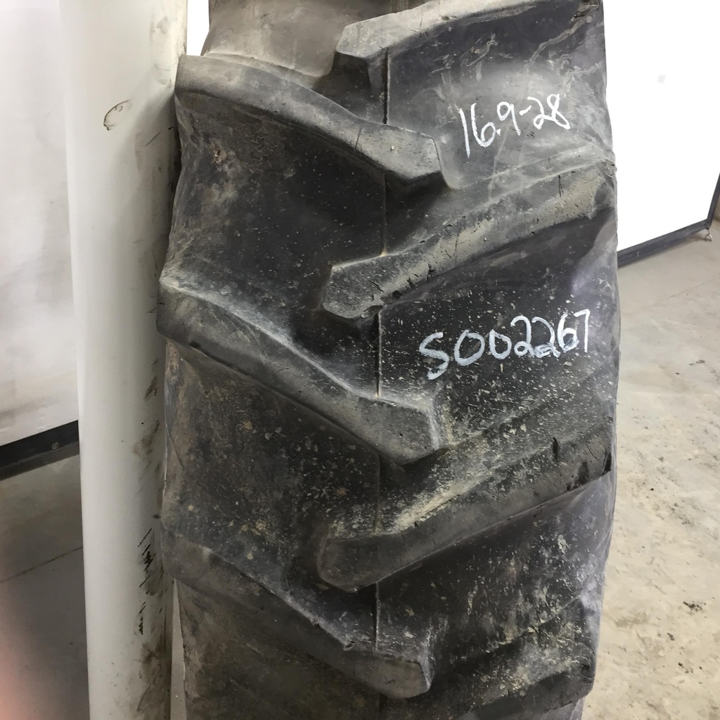 16.9/-28 Firestone Traction Field & Road R-1, C (6 Ply) 75%
