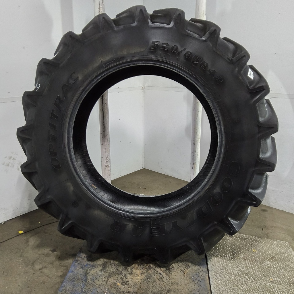 520/85R42 Goodyear Farm Optitrac R-1W 157D 75%