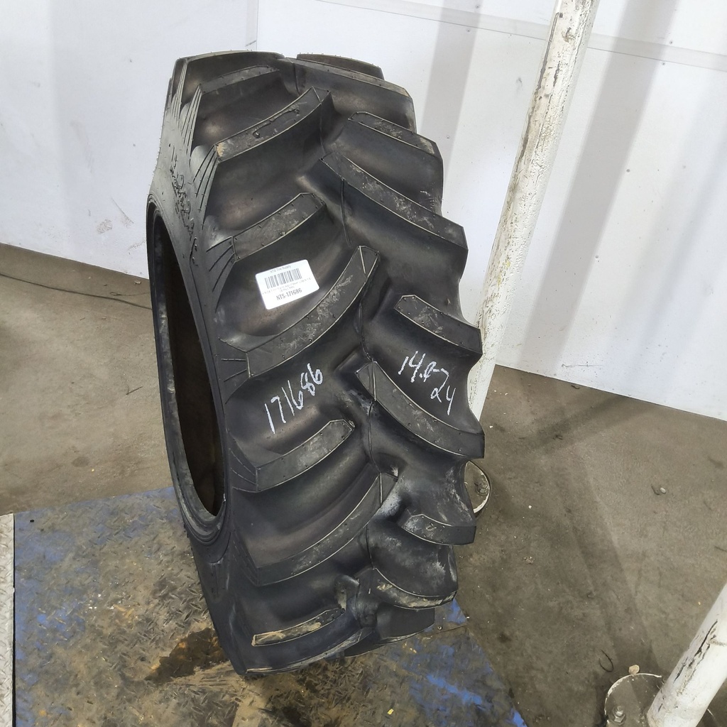 14.9-24 Titan Farm Hi Traction Lug R-1 D (8 Ply), 99%