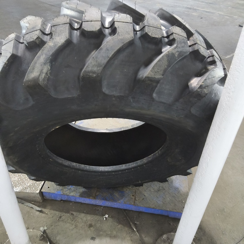 440/80-24 Galaxy Super Industrial Lug R-4 142A8 99%