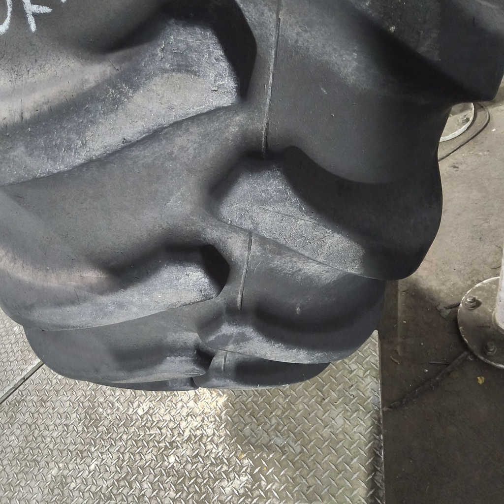 520/85D38 Firestone Super All Traction HD R-1 173A8 90%