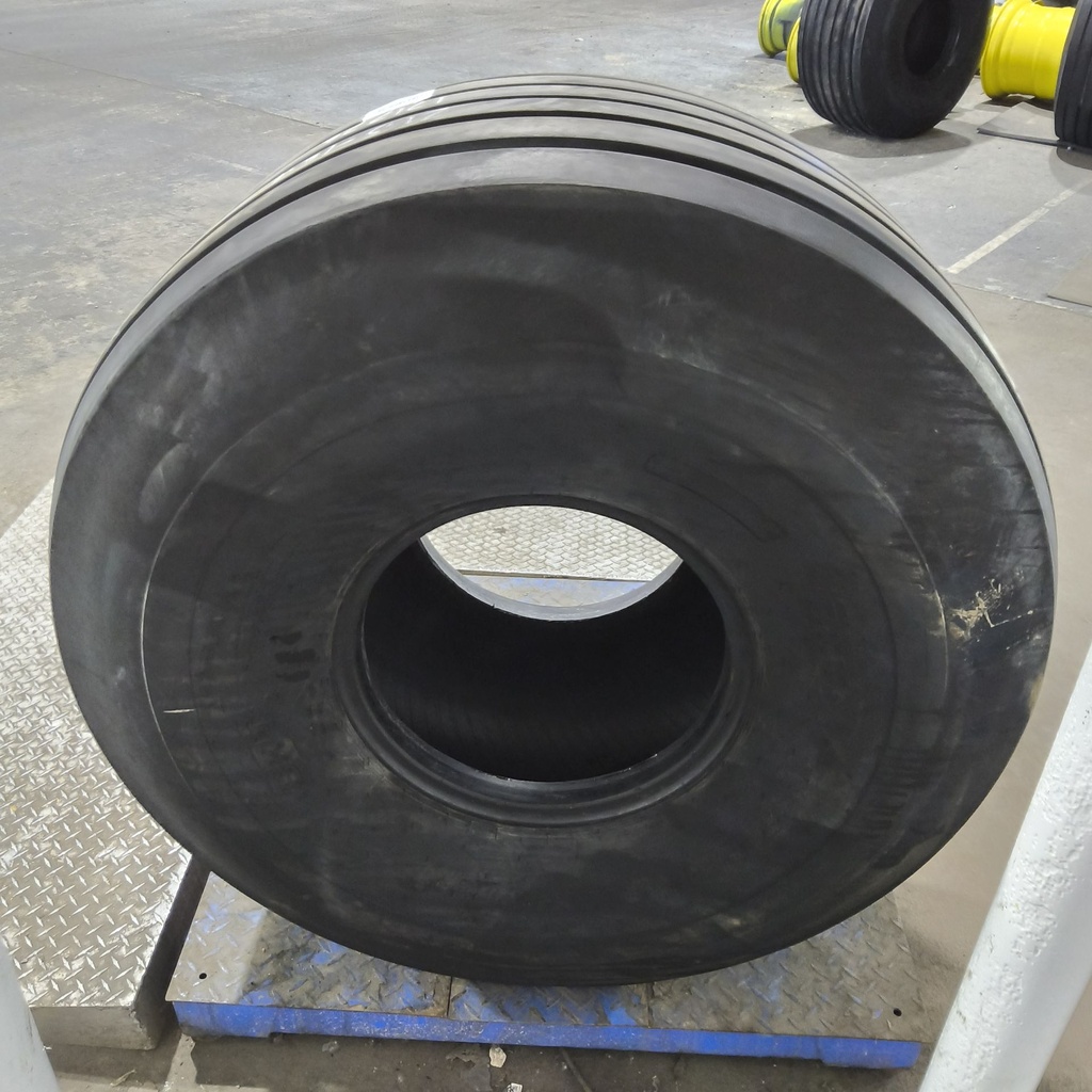 21.5L-16.1 BKT Tires Farm Implement  I-1 D (8 Ply), 80%