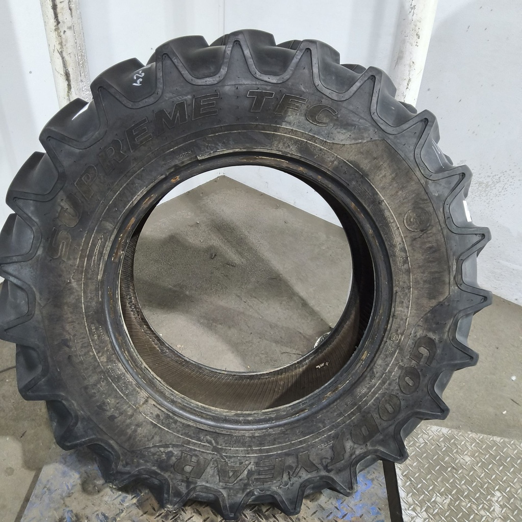 14.9-24 Goodyear Farm Supreme TFC R-1 D (8 Ply), 80%