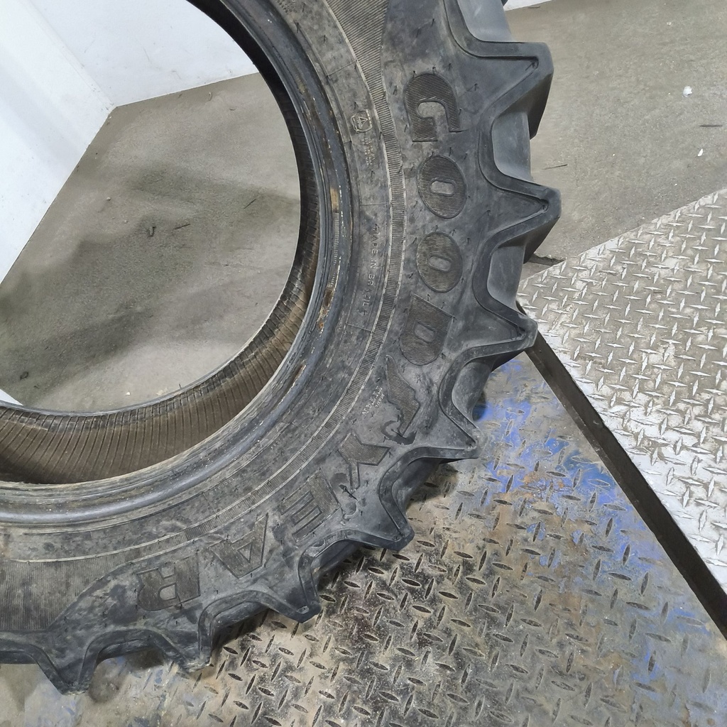 14.9-24 Goodyear Farm Supreme TFC R-1 D (8 Ply), 80%