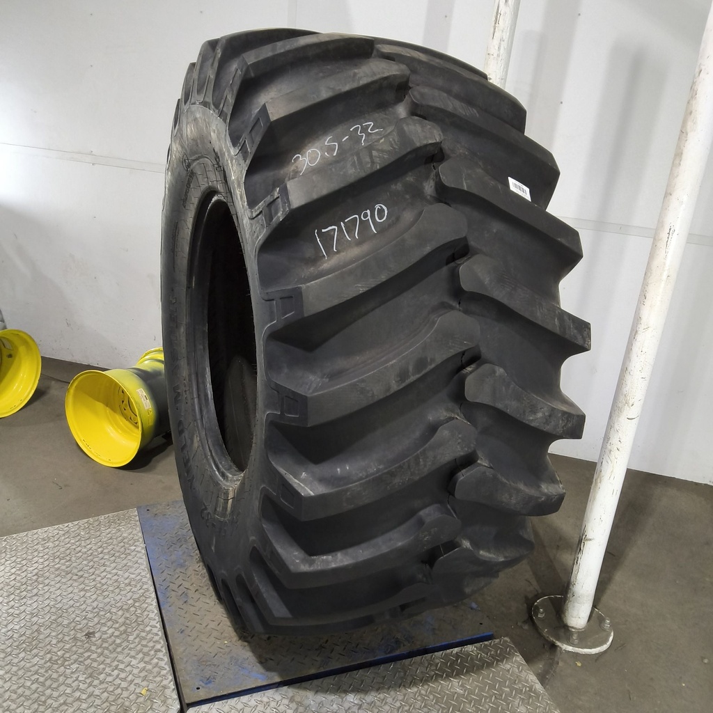 30.5L-32 Alliance 349 Yield Master R-1 J (18 Ply), 170A6 95%
