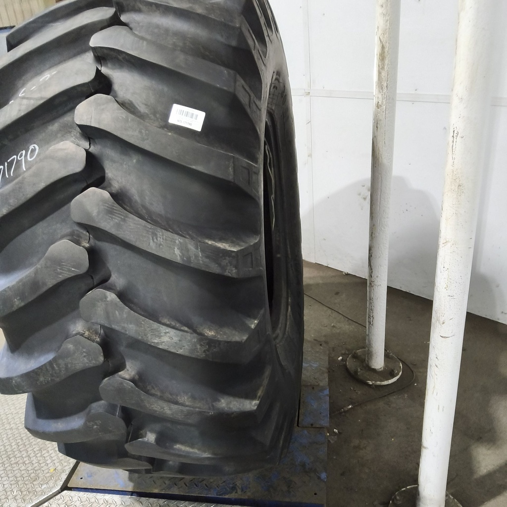 30.5L-32 Alliance 349 Yield Master R-1 J (18 Ply), 170A6 95%