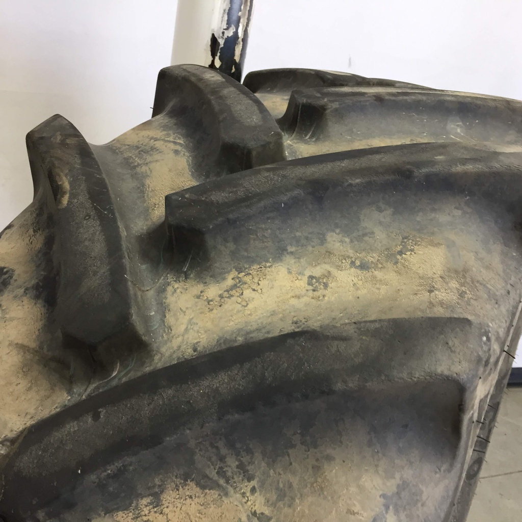 480/70R30 Continental HC70 R-1W on John Deere Yellow 8-Hole Rim with Clamp/U-Clamp (groups of 2 bolts) 75%