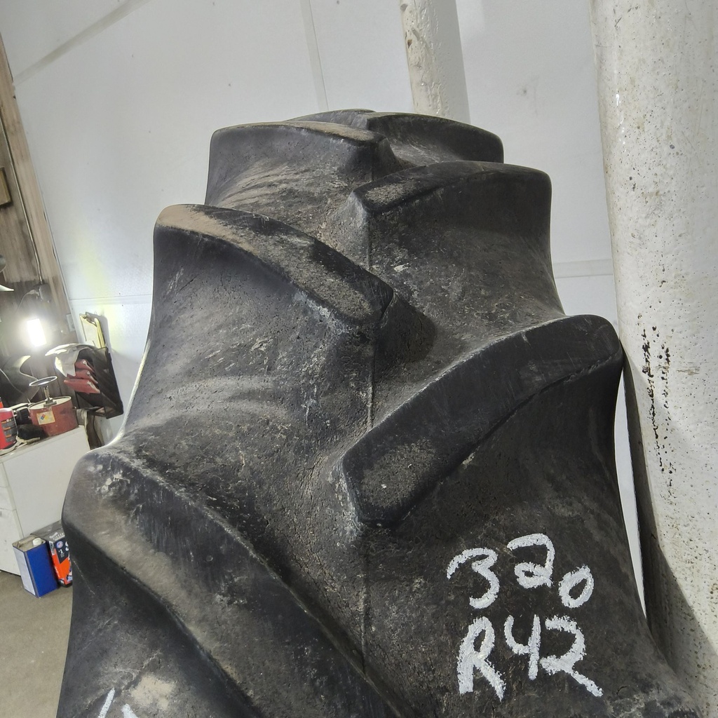 320/80R42 Goodyear Farm DT800 Super Traction R-1W 141B 50%