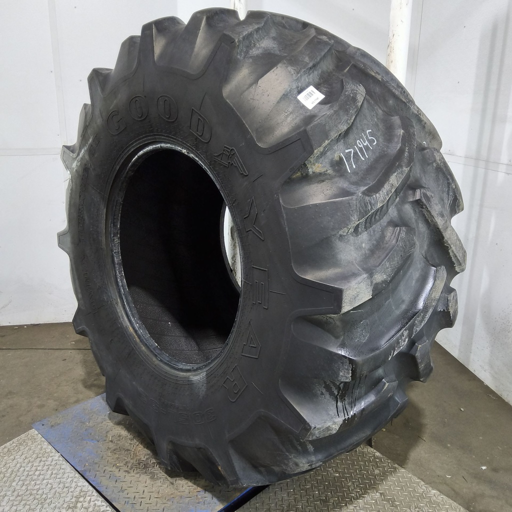 30.5L-32 Goodyear Farm Dyna Torque II R-1 F (12 Ply), 85%
