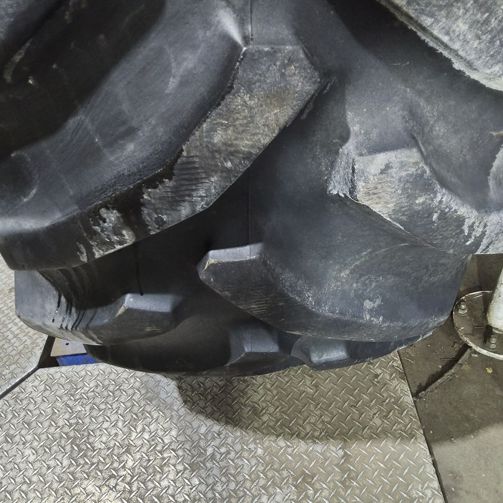 30.5L-32 Goodyear Farm Dyna Torque II R-1 F (12 Ply), 85%