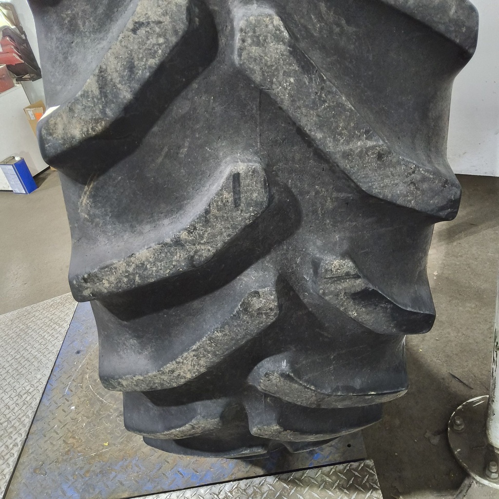 18.4R38 Goodyear Farm Dyna Torque Radial R-1 141A8 60%