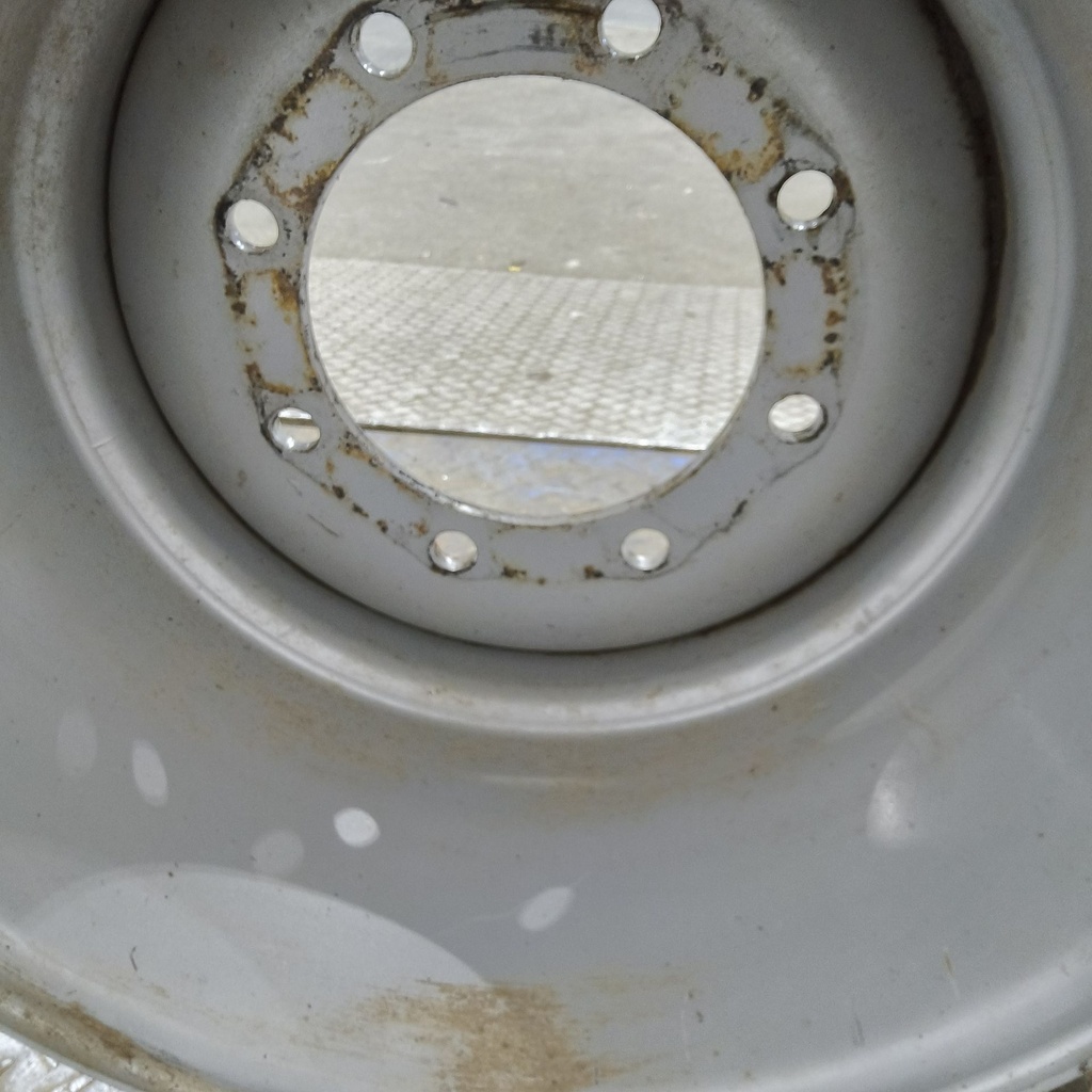 16"W x 20"D, Case IH Silver Mist 8-Hole Flat Plate , 1.62" Offset