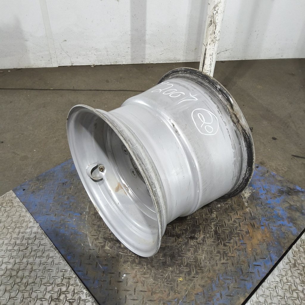 16"W x 20"D, Case IH Silver Mist 8-Hole Flat Plate , 1.62" Offset