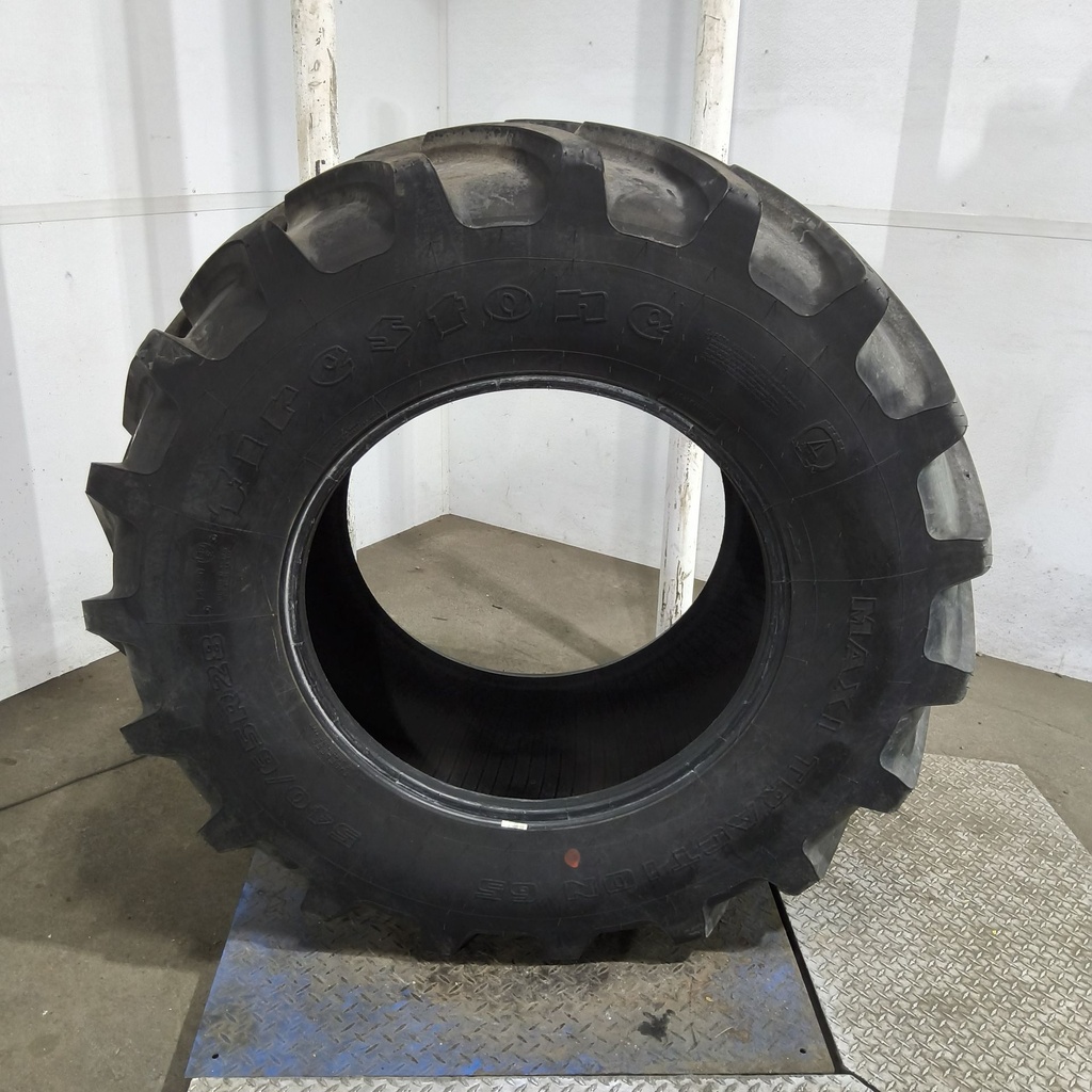 540/65R28 Firestone Maxi Traction 65 R-1W 142D 95%