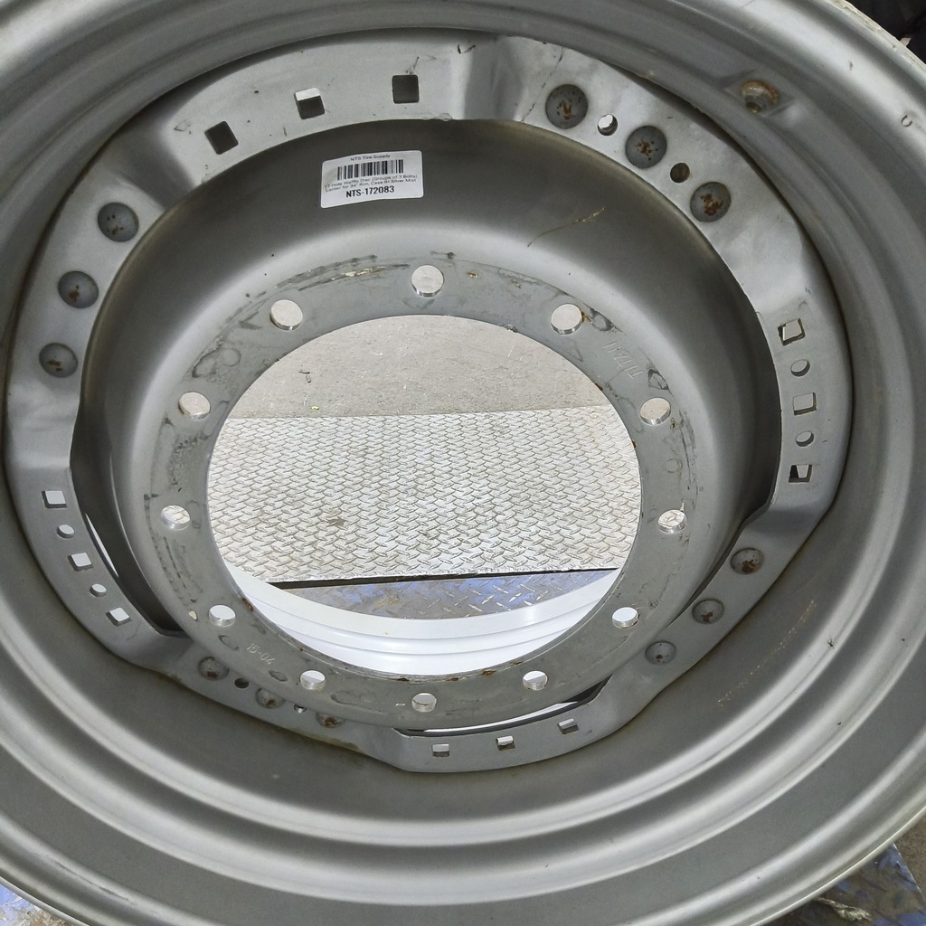 12-Hole Waffle Disc (Groups of 3 Bolts) Center for 34" Rim, Case IH Silver Mist