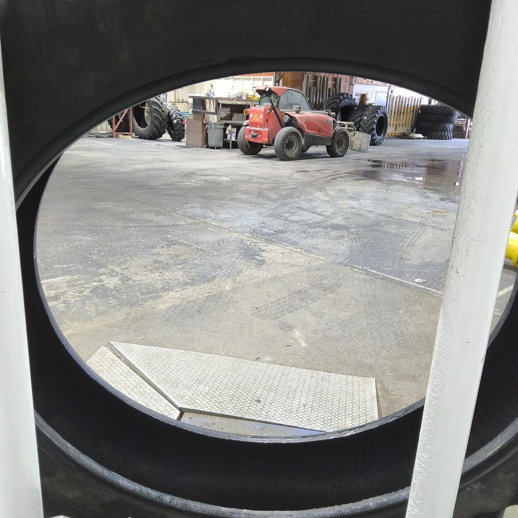 380/90R54 Firestone Radial 9000 R-1W 152A8/152B 95%