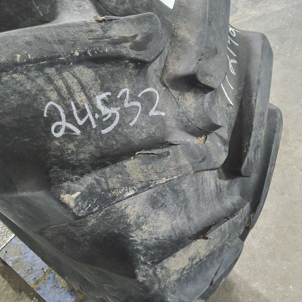 24.5-32 Firestone Super All Traction 23 R-1 F (12 Ply), 85%