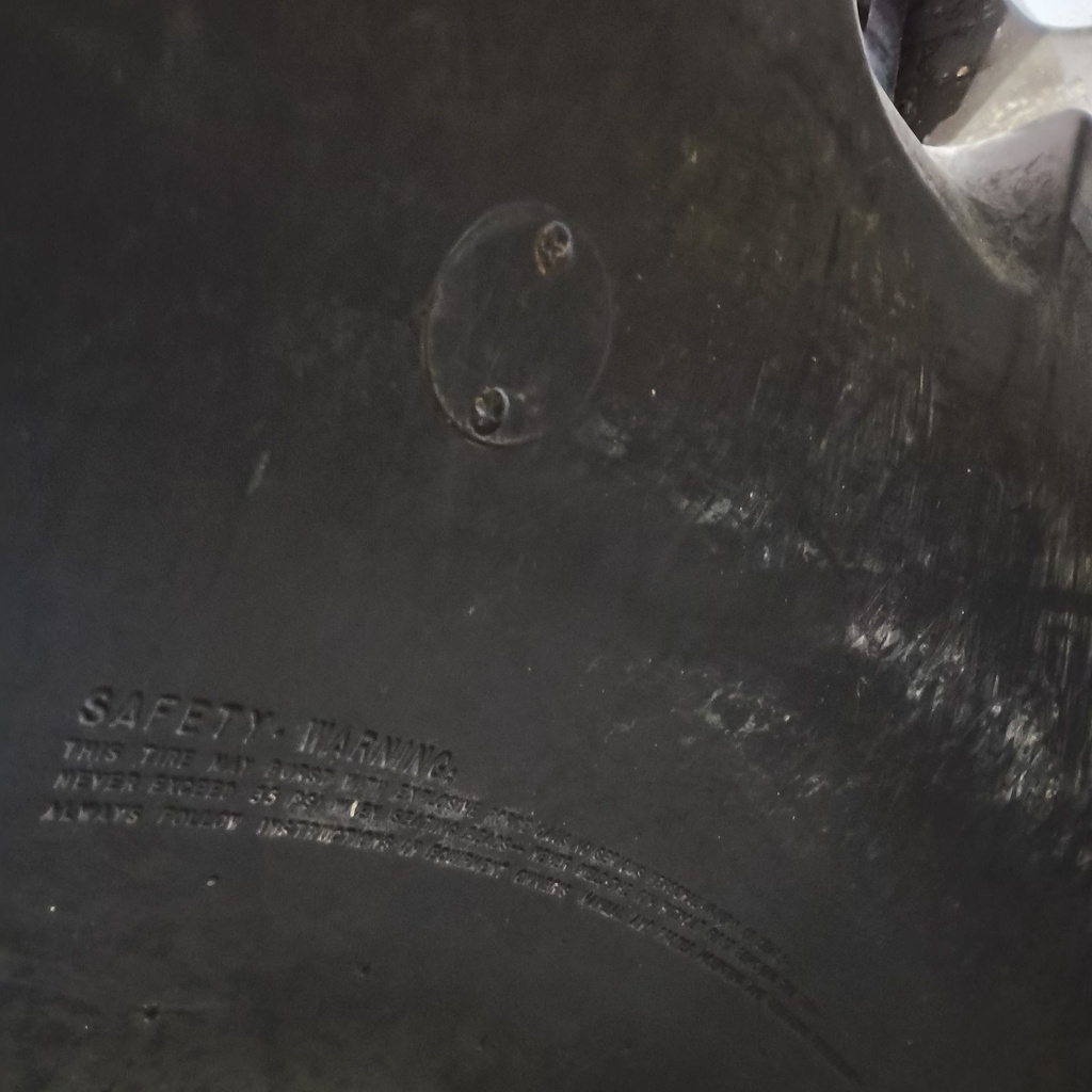 24.5-32 Firestone Super All Traction 23 R-1 F (12 Ply), 85%