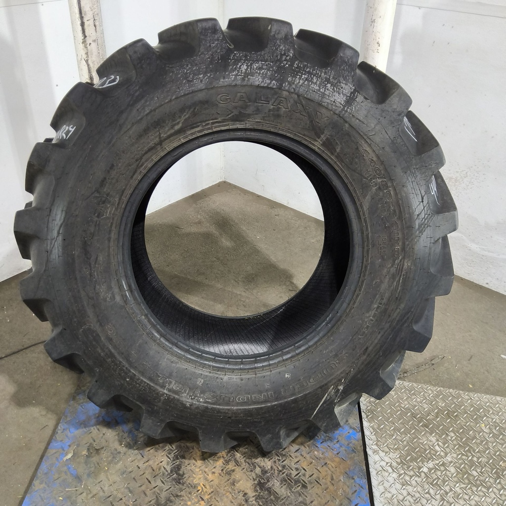 440/80-24 Galaxy Super Industrial Lug R-4 138A8 95%