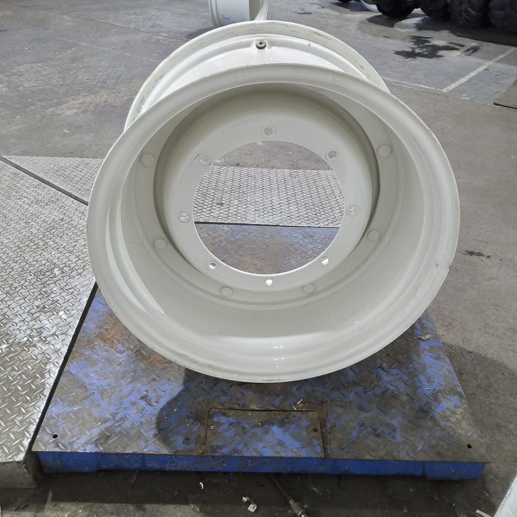 15"W x 28"D, Ford / New Holland White 8-Hole Stub Disc , 1.88" Offset
