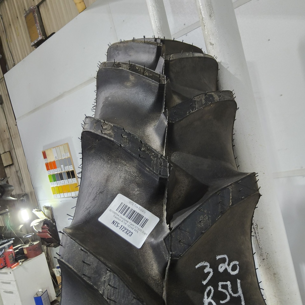 320/105R54 Goodyear Farm DT800 Super Traction R-1W 163A8 99%