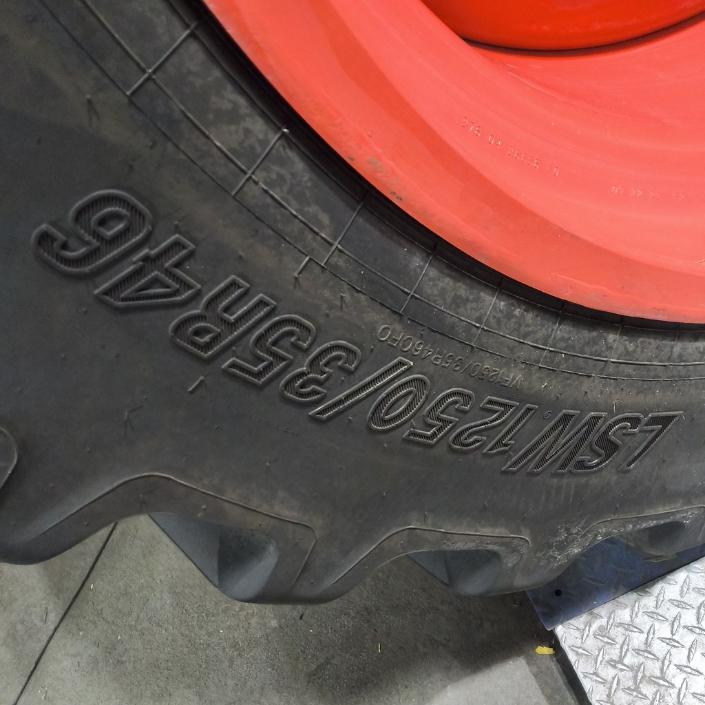 LSW1250/35R46 Goodyear Farm Optitrac R-1W 202D Fendt/Agco Red Bubble 12 hole 85%