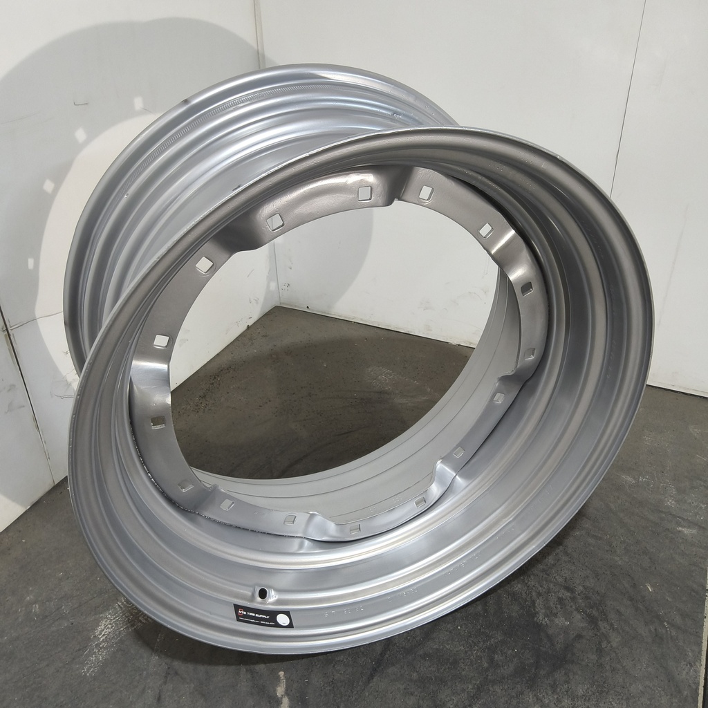 15"W x 30"D, Case IH Silver Mist 8-Hole Waffle Wheel (Groups of 2 Bolts)