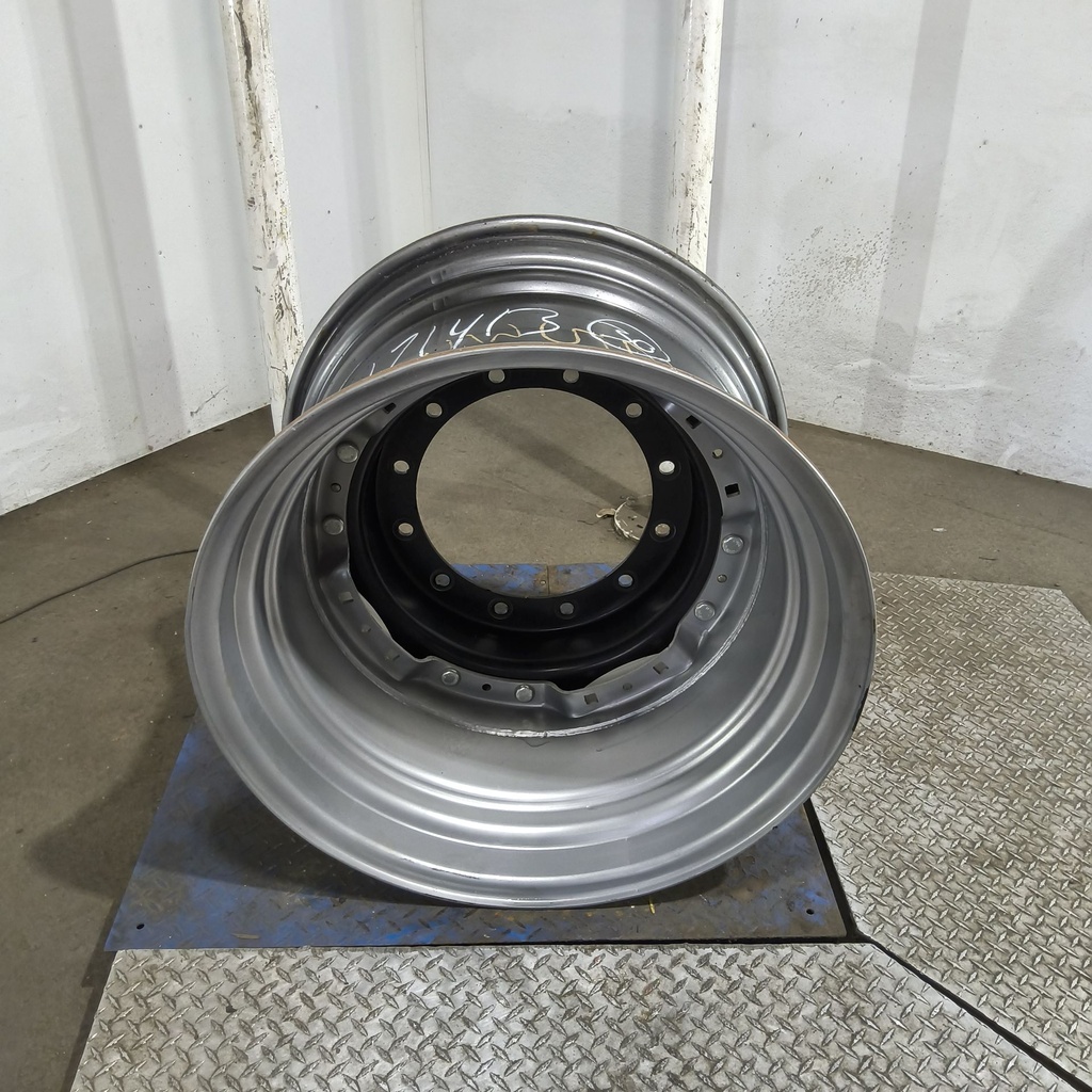 20"W x 30"D, Case IH Silver Mist 8-Hole Waffle Wheel (Groups of 2 Bolts)