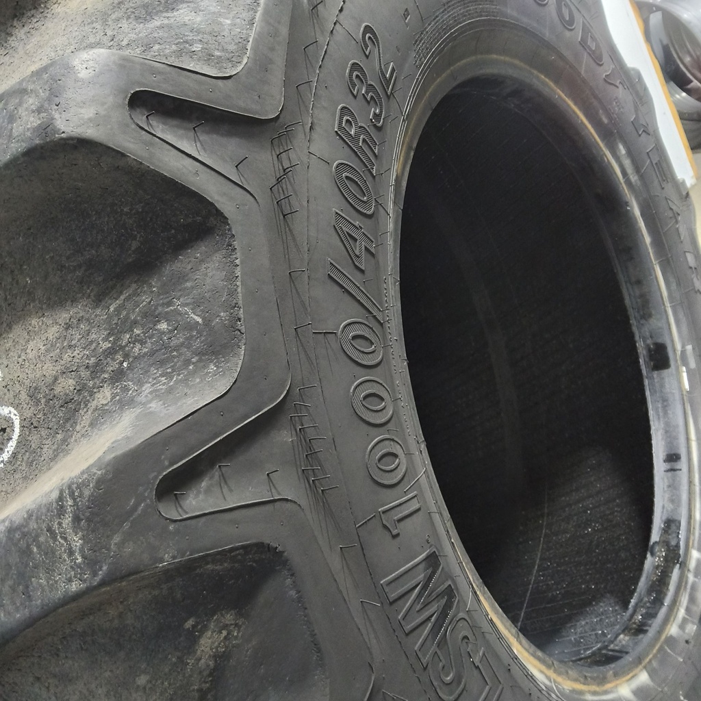 LSW1000/40R32 Goodyear Farm Optitrac R-1W 180D 70%