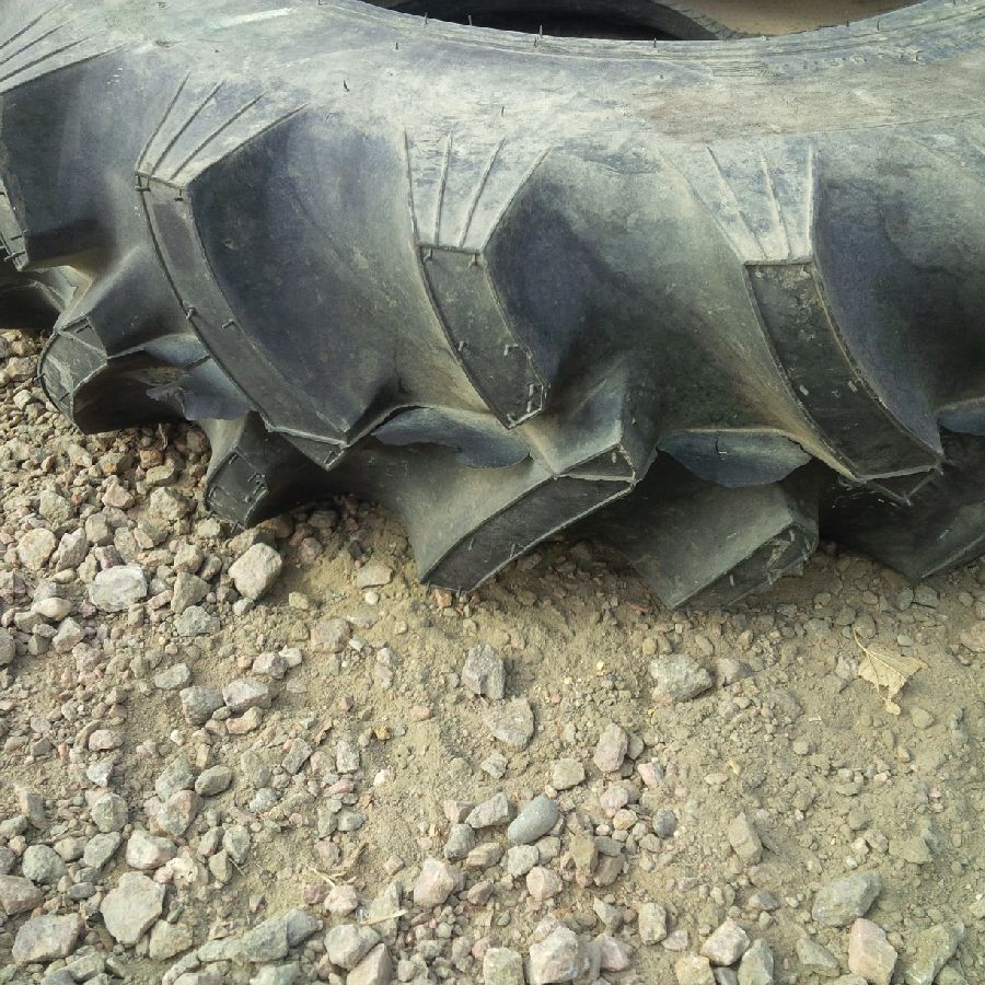 7/-14 Titan Farm Hi Traction Lug R-1, C (6 Ply) 99%