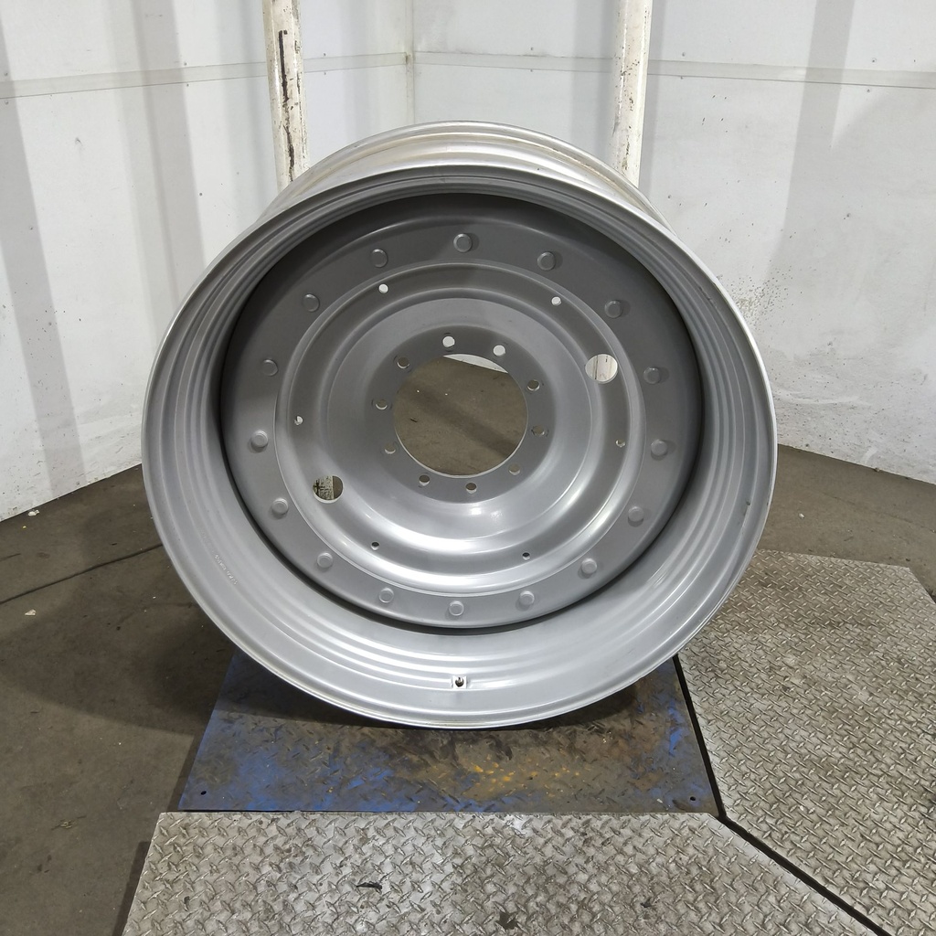 18"W x 42"D, Case IH Silver Mist 16-Hole Stub Disc , 1.62" Offset