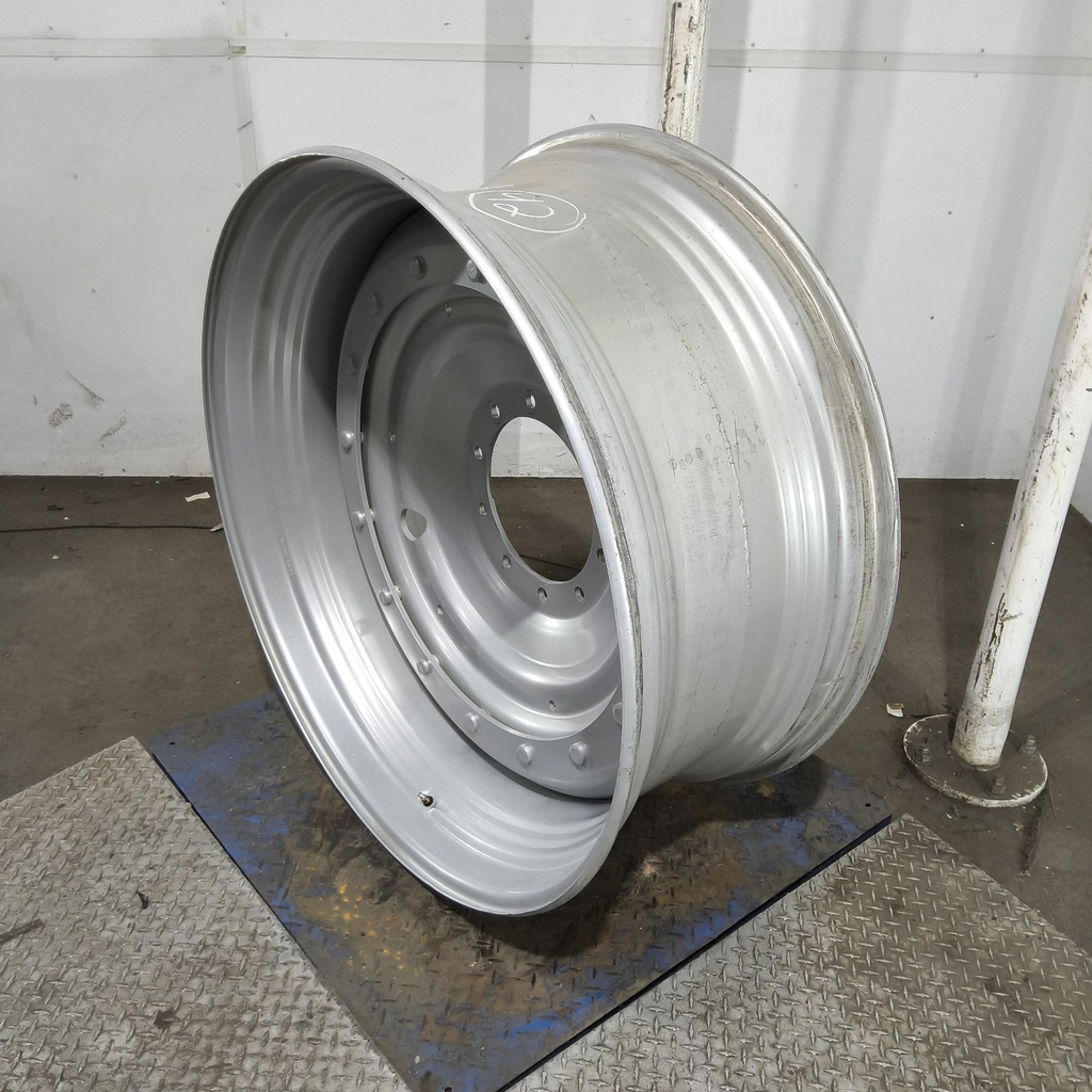 18"W x 42"D, Case IH Silver Mist 16-Hole Stub Disc , 1.62" Offset