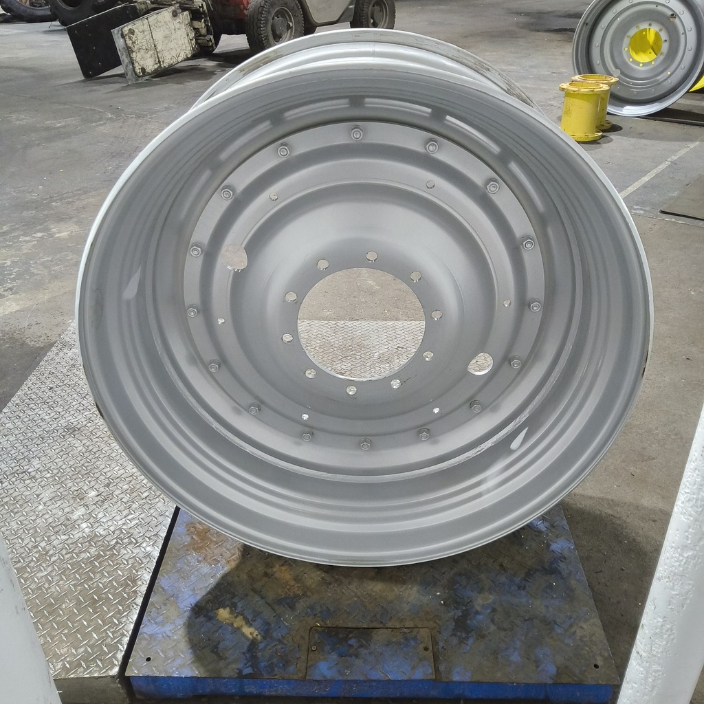 18"W x 42"D, Case IH Silver Mist 16-Hole Stub Disc , 1.62" Offset
